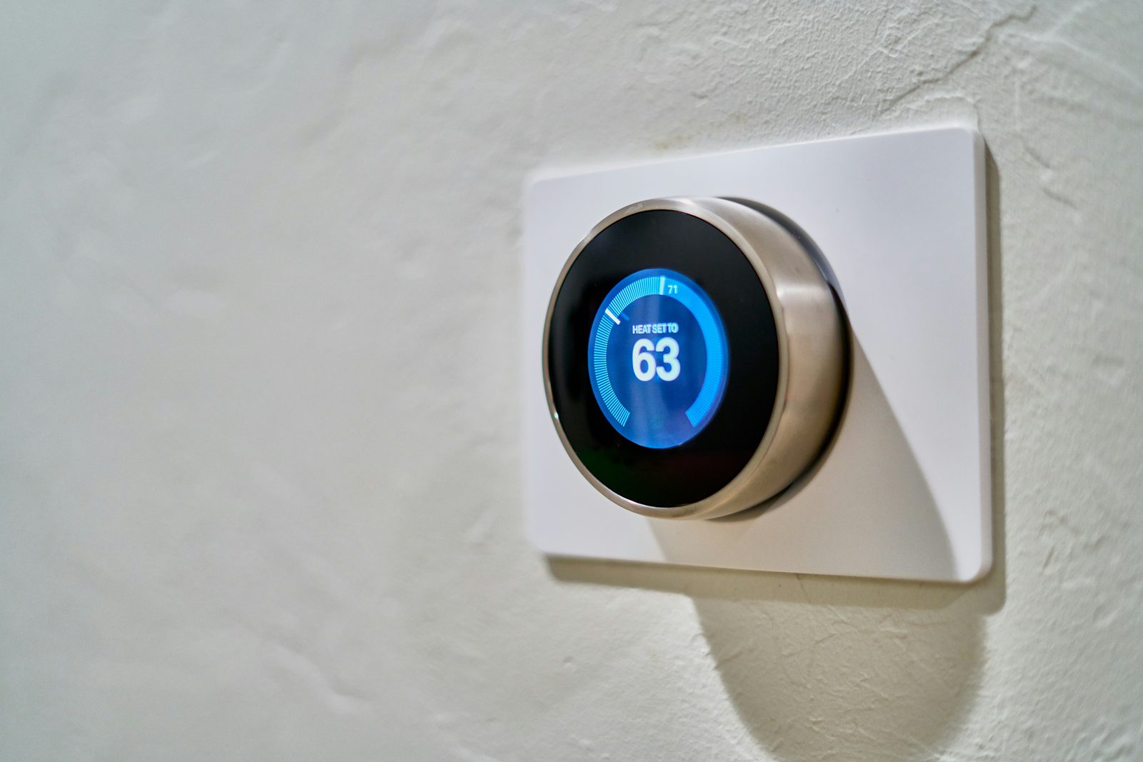 Smart thermostat device